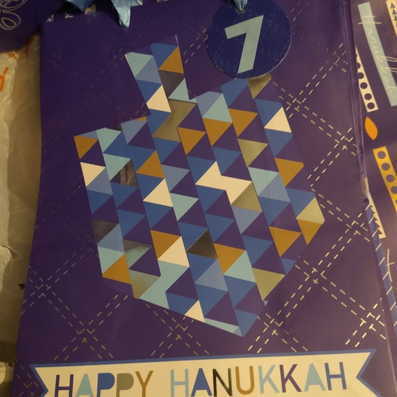 Happy Hanukkah Bundle: 8 Gift Bags & 6 Gift Cards - Picture 6 of 10